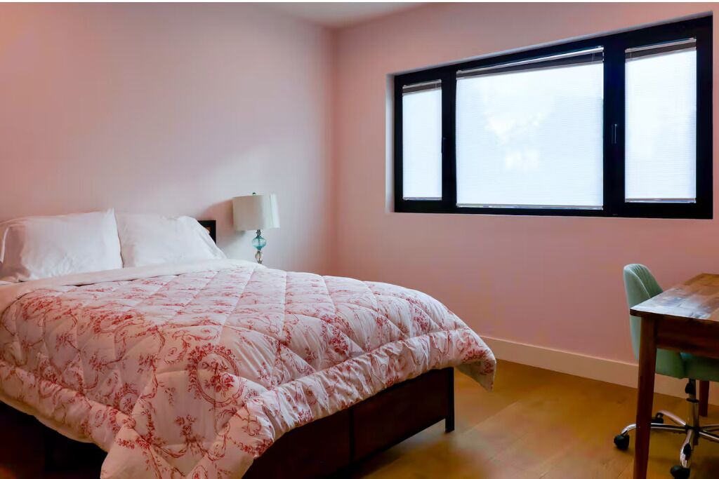 Photo of Bedroom in East Palo Alto