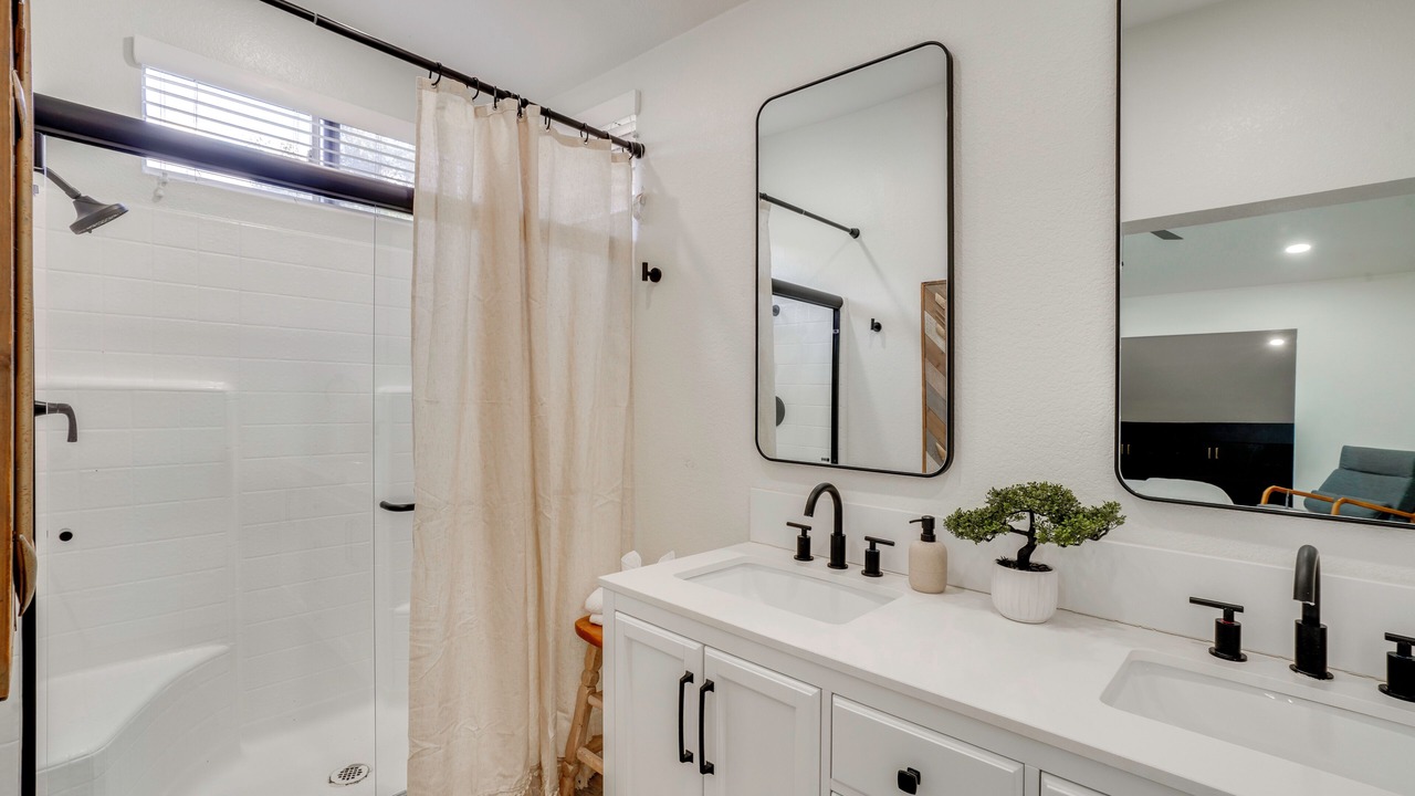 Photo of Bathroom in Corona