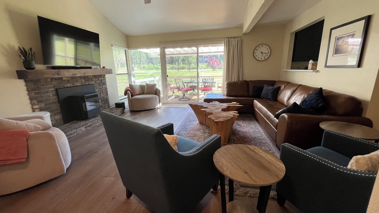 Photo of Livingroom in Plumas Eureka Estates