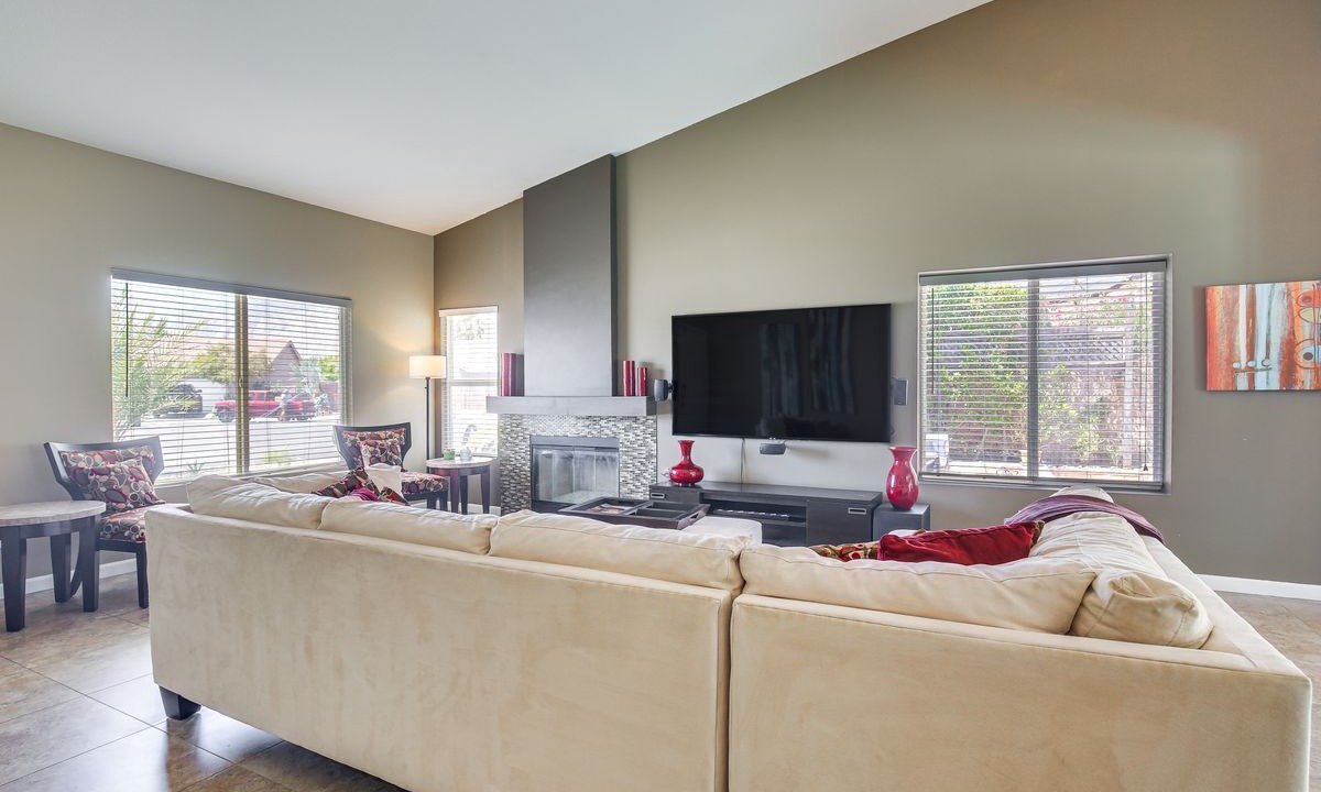 Photo of Livingroom in Desert Park Estates