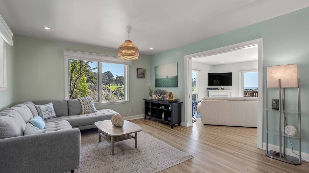 Photo of Livingroom in Jenner