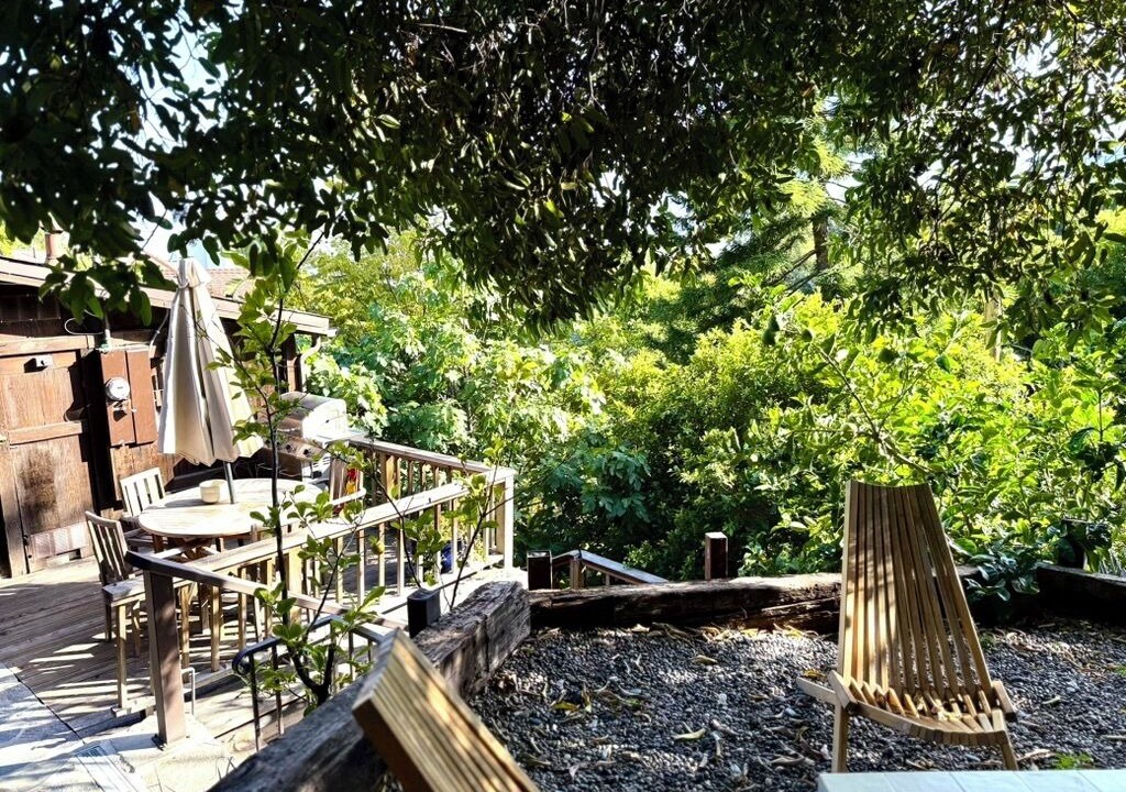 Photo of Outdoor in Hollywood Heights
