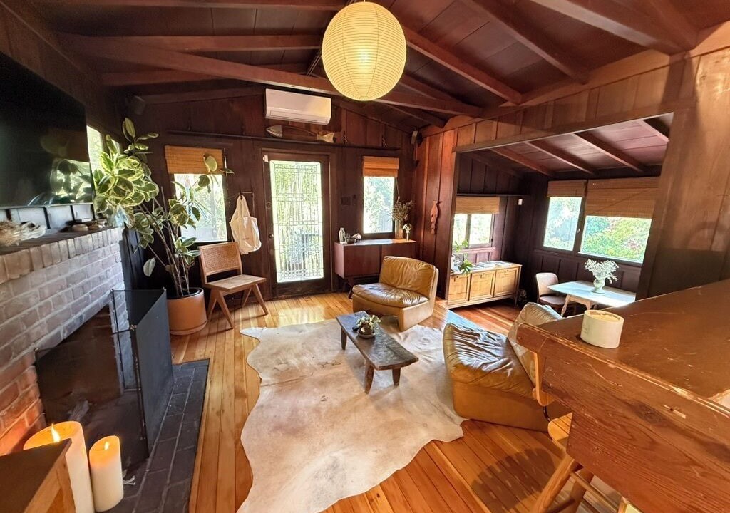 Photo of Livingroom in Hollywood Heights