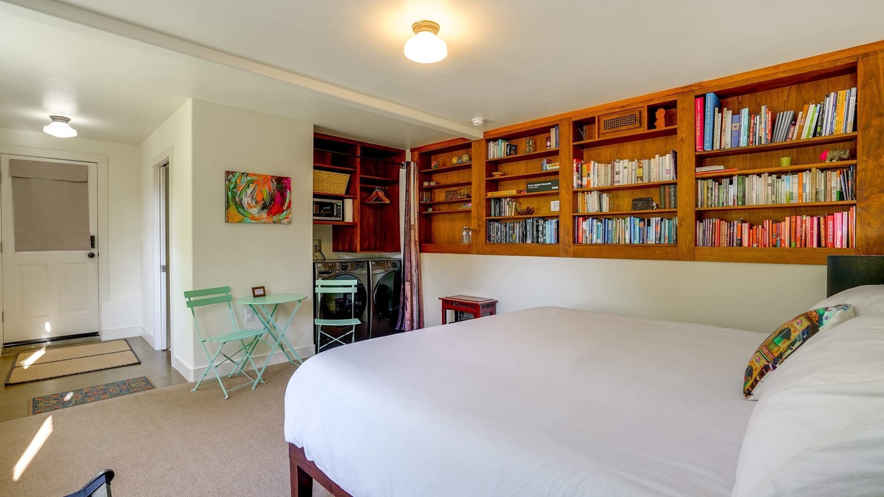 Photo of Bedroom in Berkeley Hills