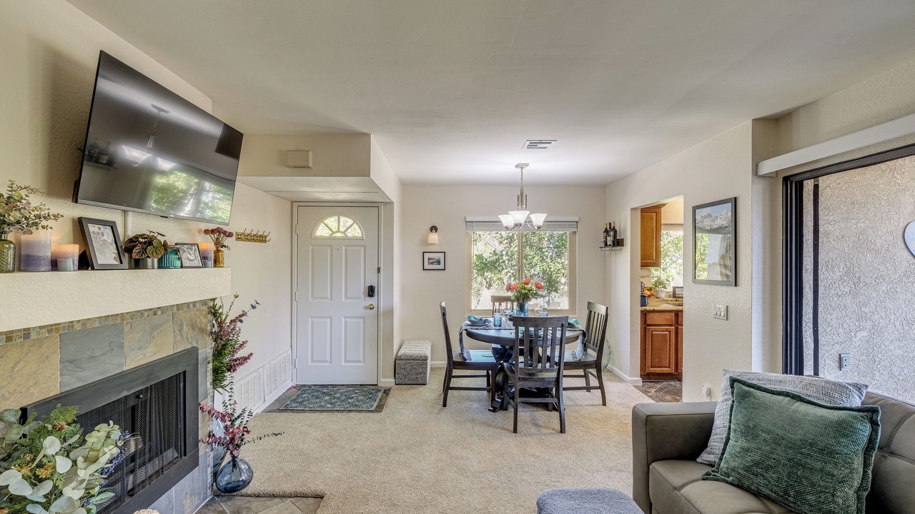 Photo of Livingroom in Mira Mesa