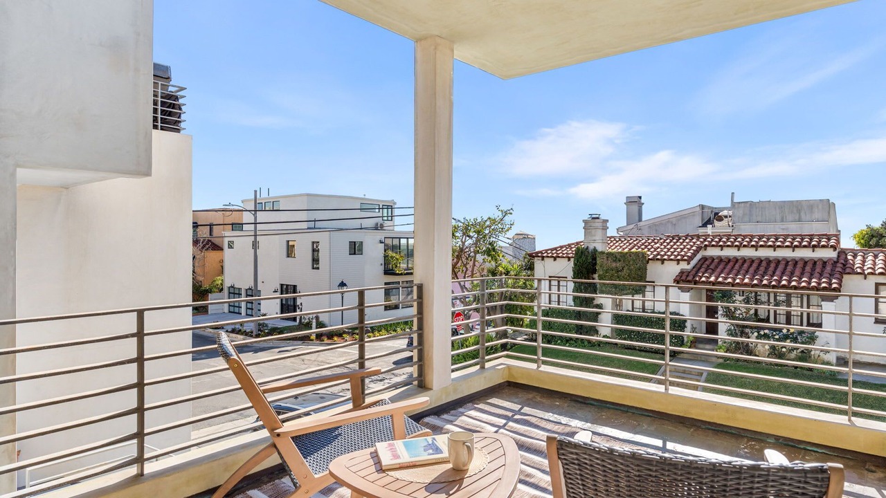 Photo of Patio Balcony in Gas Lamp Section