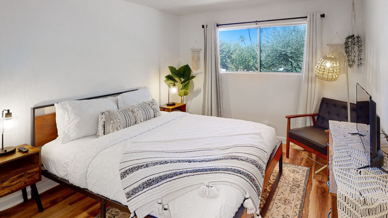 Photo of Bedroom in Racquet Club West