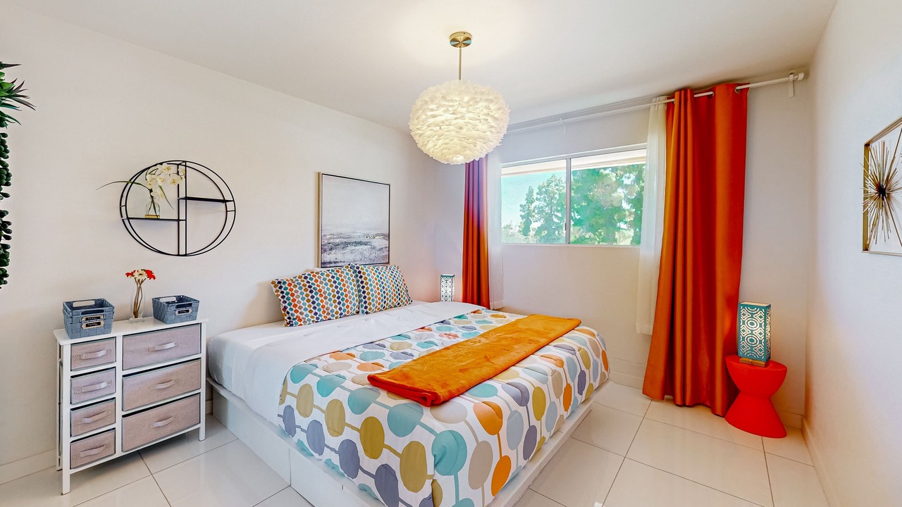 Photo of Bedroom in Racquet Club West