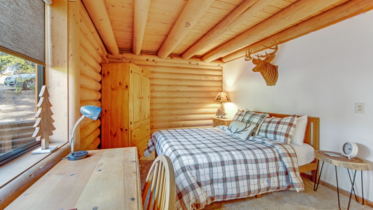 Photo of Bedroom in Pine Cove