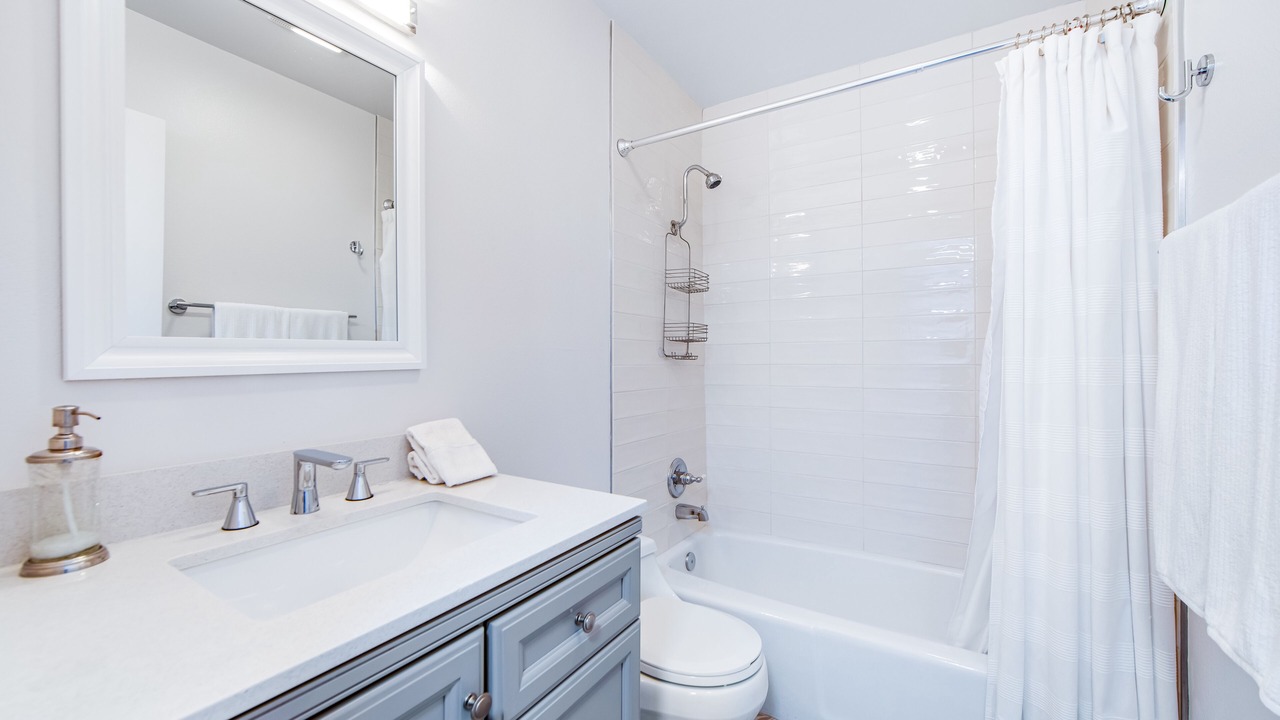 Photo of Bathroom in Canyon Corridor