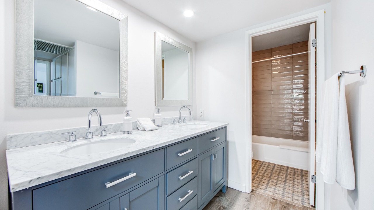 Photo of Bathroom in Canyon Corridor