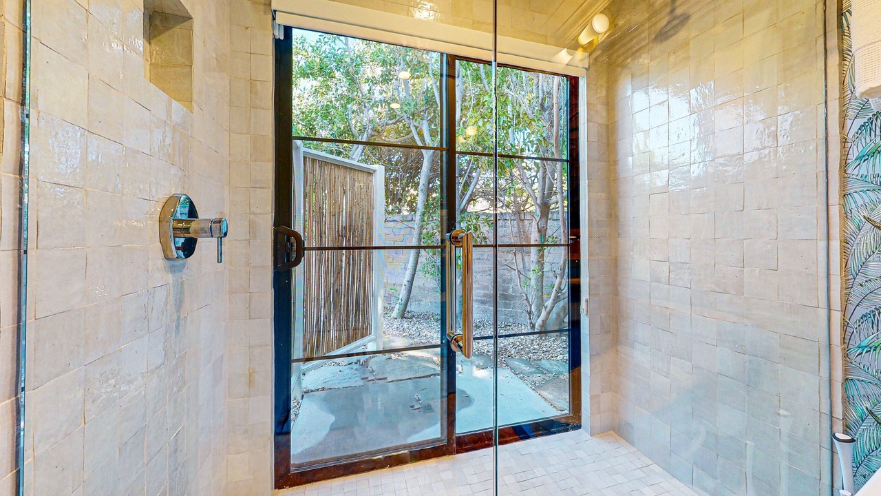 Photo of Bathroom in The Movie Colony