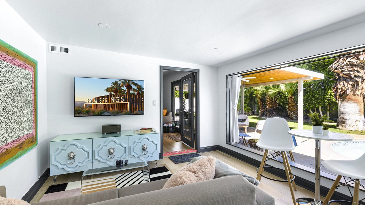 Photo of Livingroom in Desert Park Estates