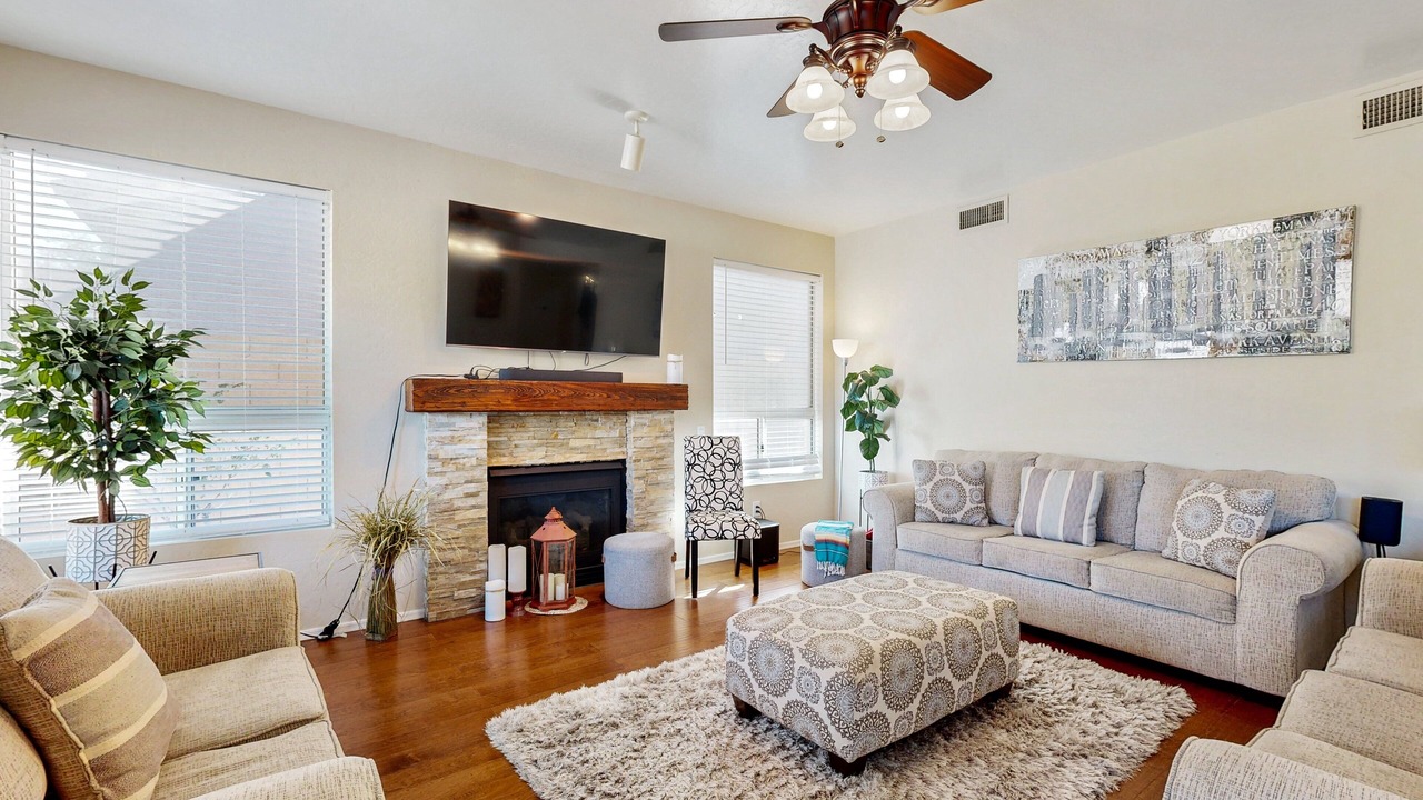 Photo of Livingroom in East Mesa