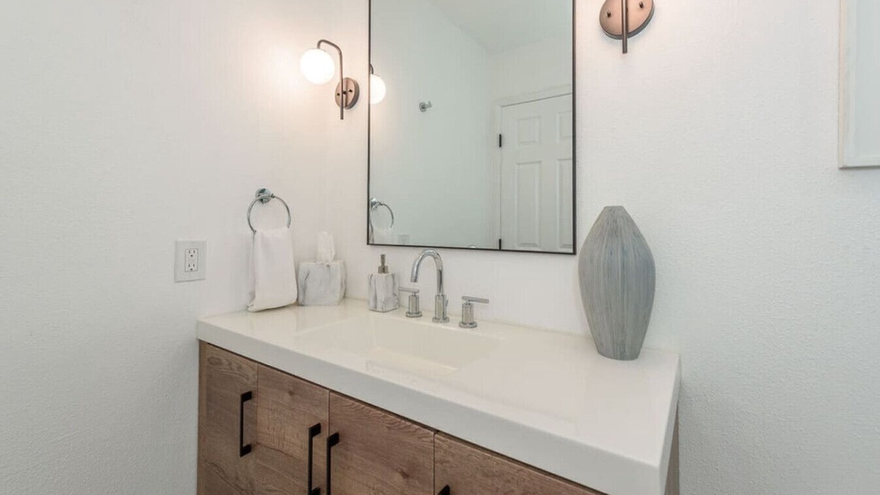 Photo of Bathroom in Vista