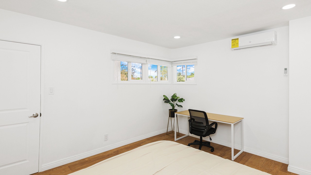 Photo of Bedroom in Midway City