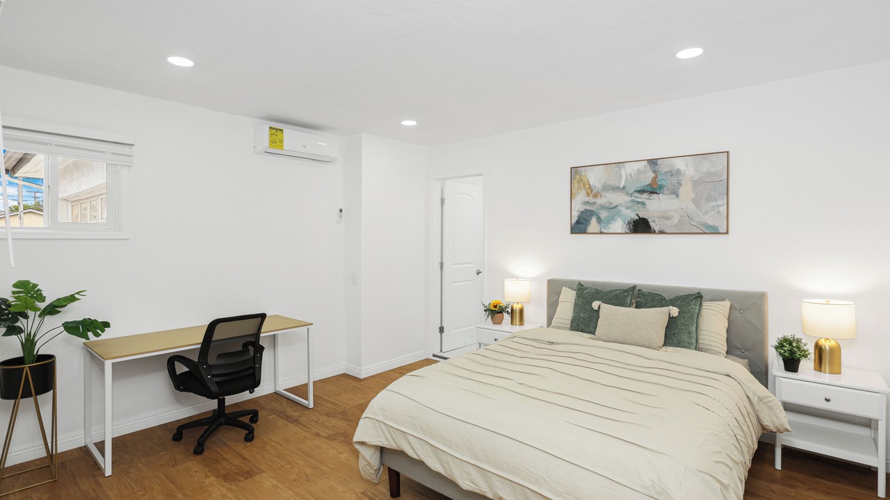 Photo of Bedroom in Midway City