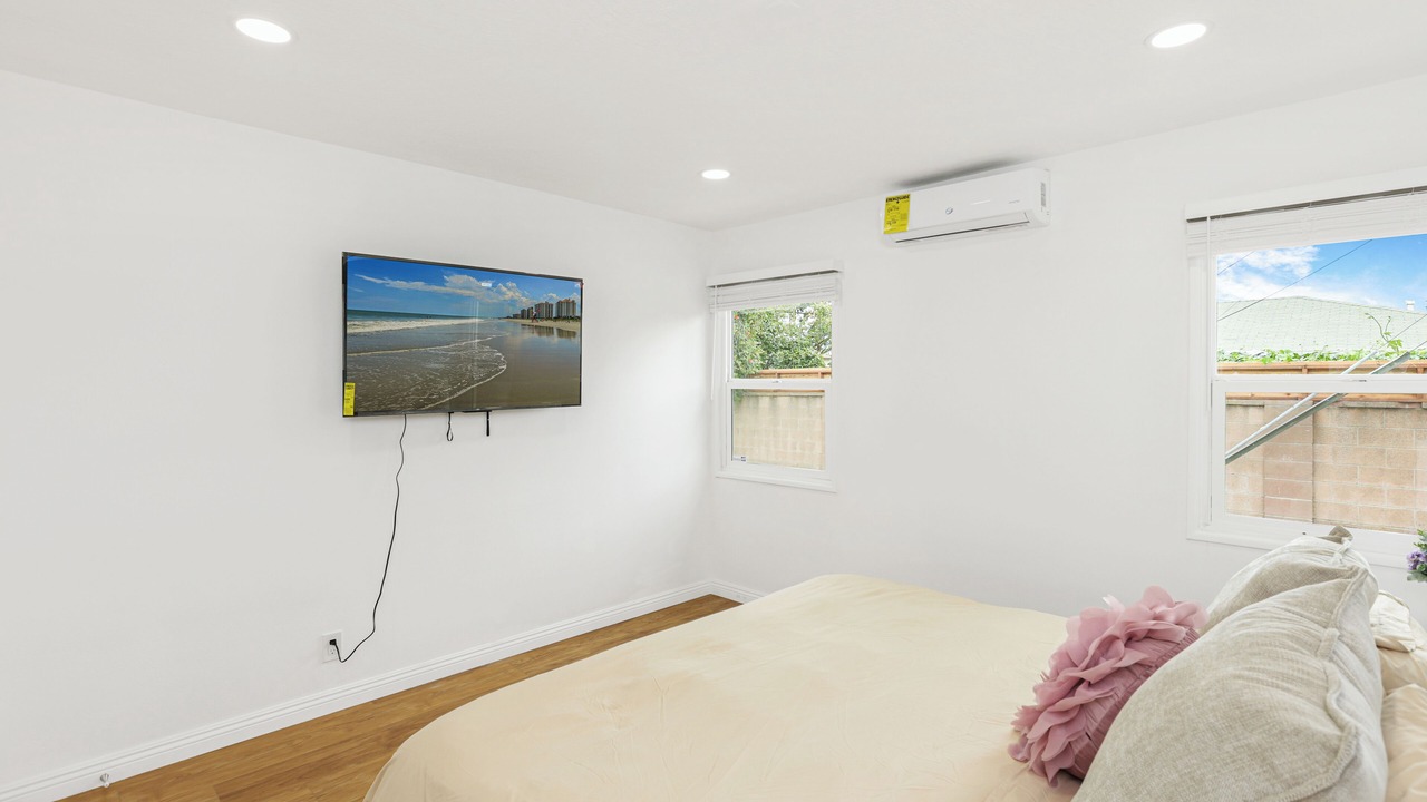 Photo of Bedroom in Midway City