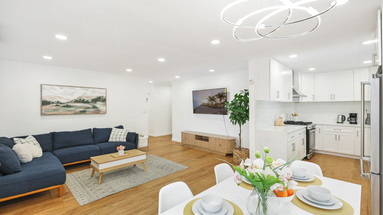 Photo of Livingroom in Midway City