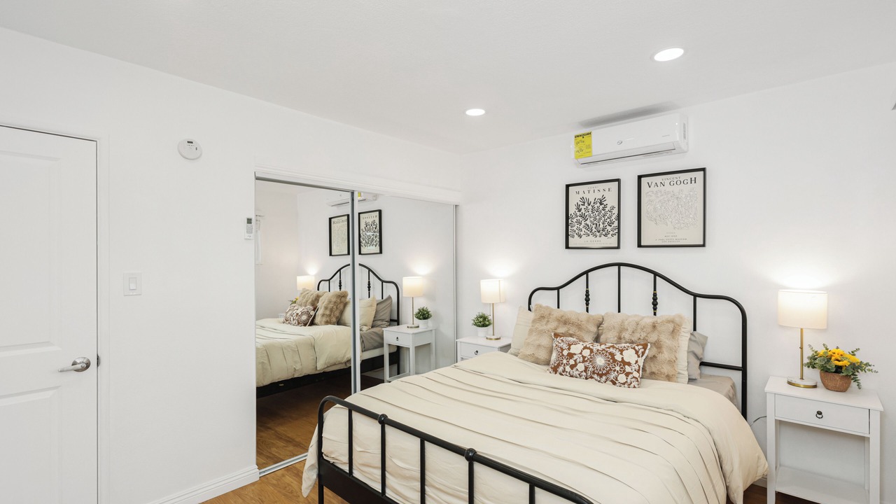 Photo of Bedroom in Midway City
