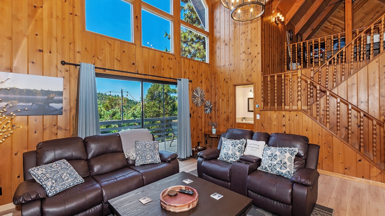 Photo of Livingroom in Crestline
