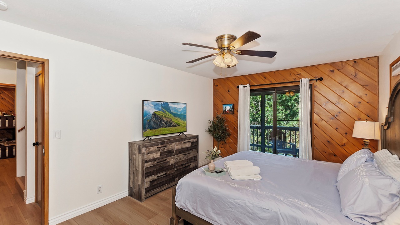 Photo of Bedroom in Crestline