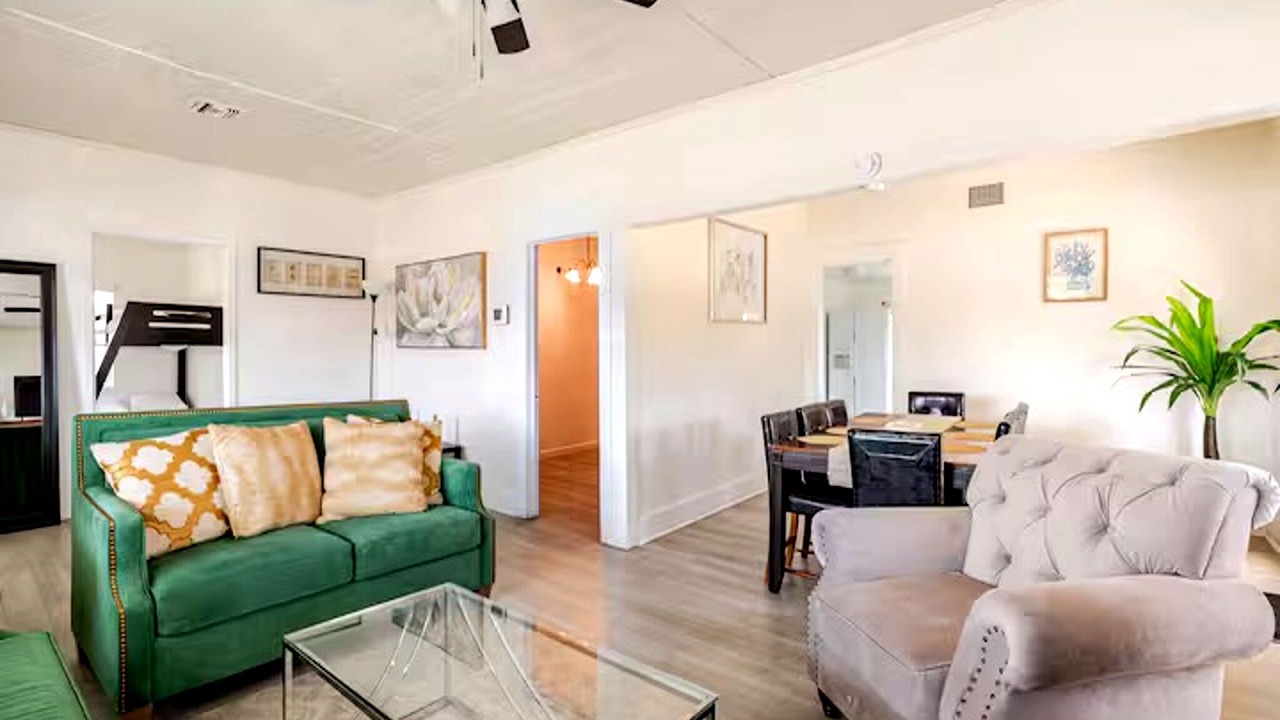 Photo of Livingroom in Rialto