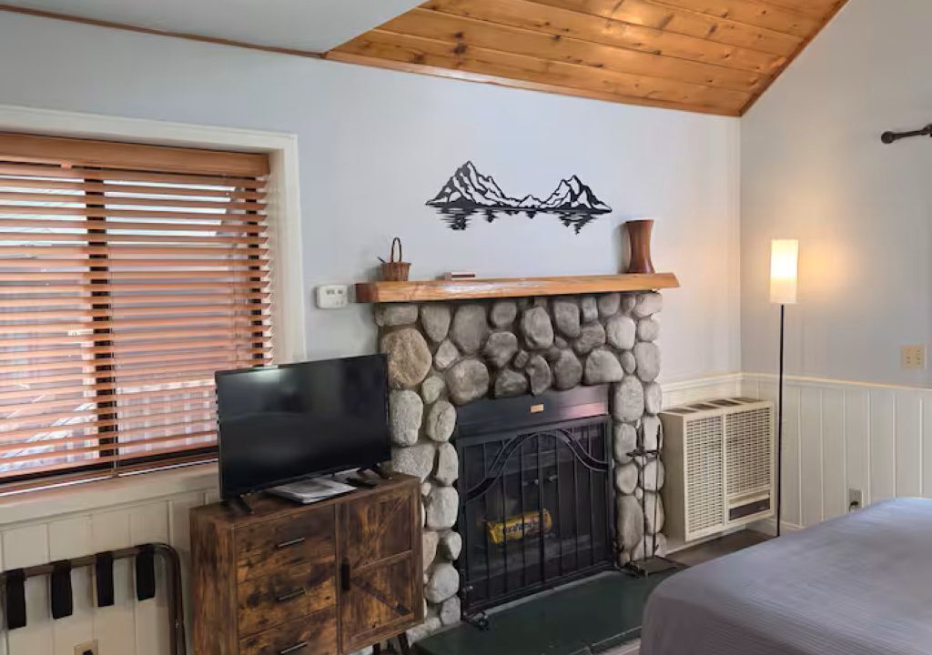 Photo of Bedroom in Idyllwild