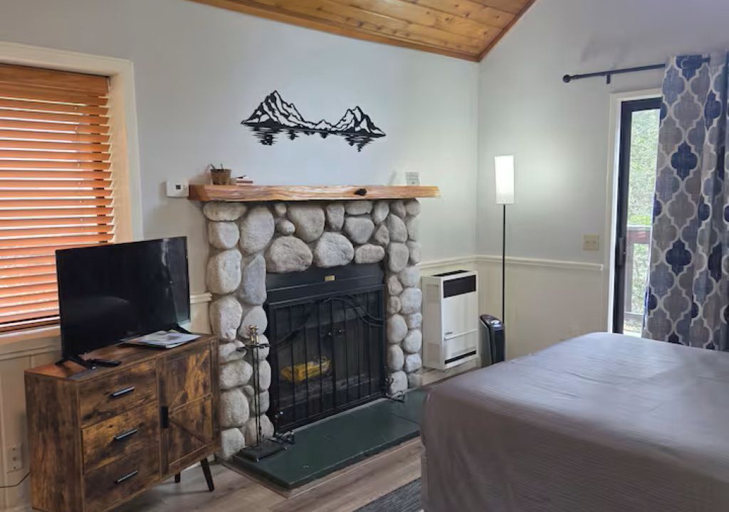 Photo of Bedroom in Idyllwild