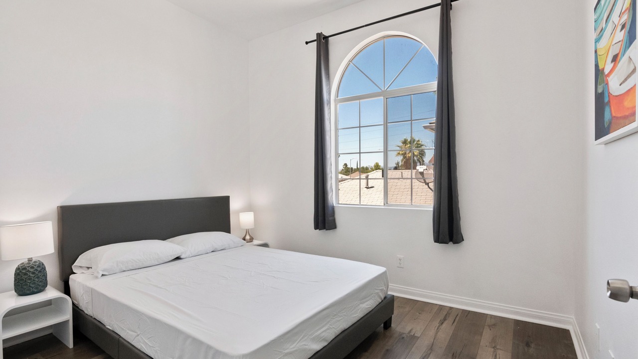 Photo of Bedroom in NoHo Arts District