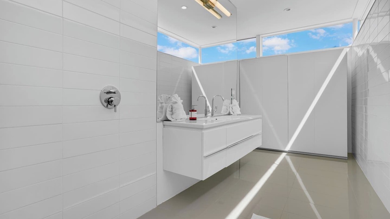 Photo of Bathroom in Racquet Club West