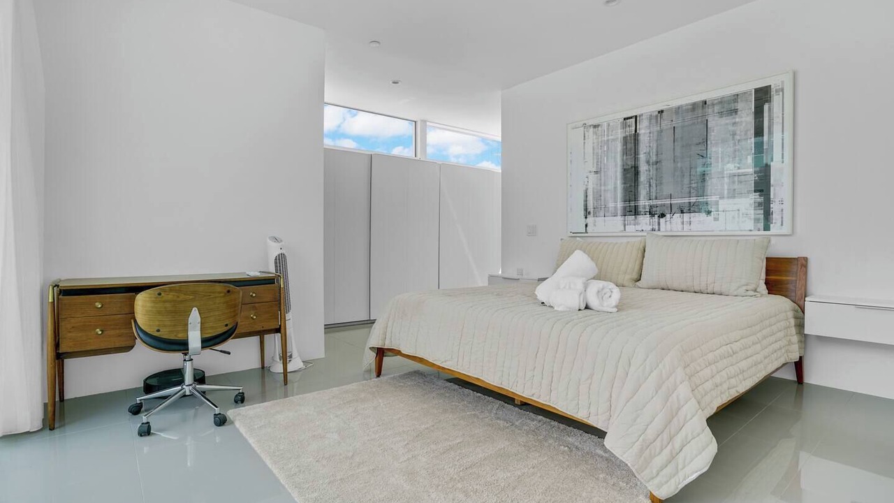 Photo of Bedroom in Racquet Club West