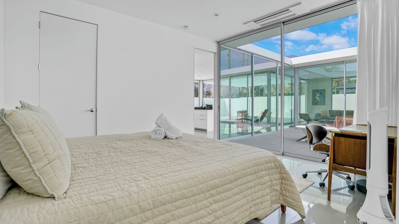 Photo of Bedroom in Racquet Club West