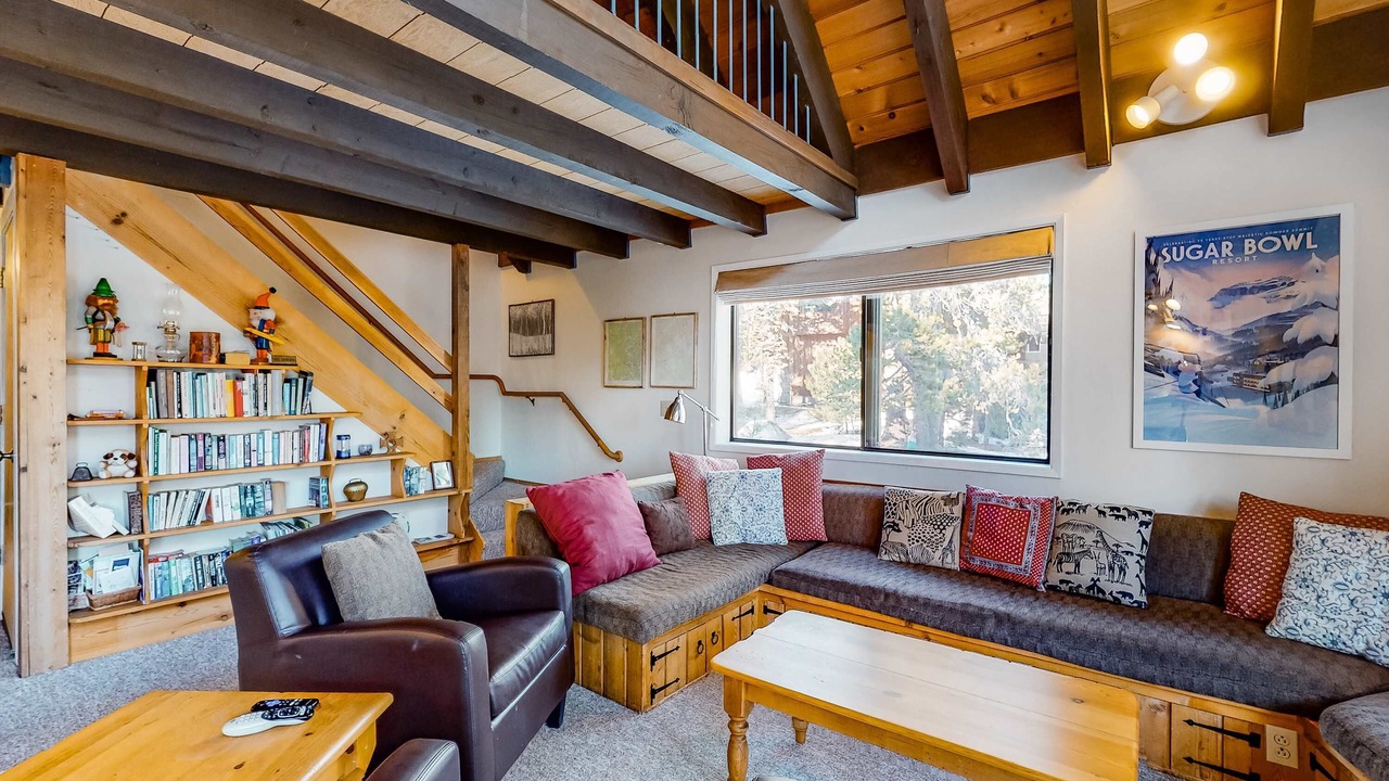 Photo of Livingroom in Serene Lakes