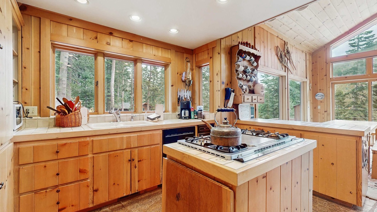 Photo of Kitchen in Alpine Meadows