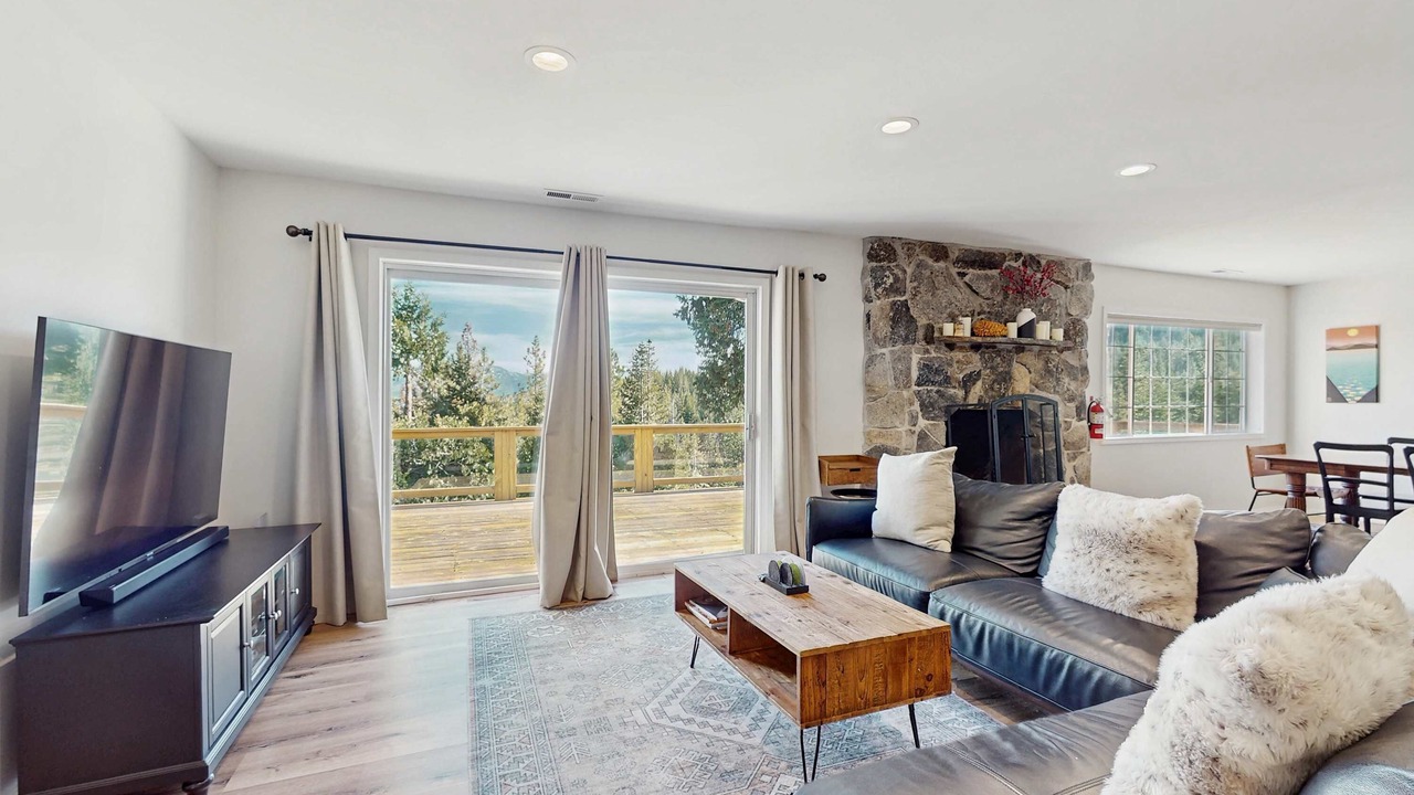 Photo of Livingroom in Tahoma