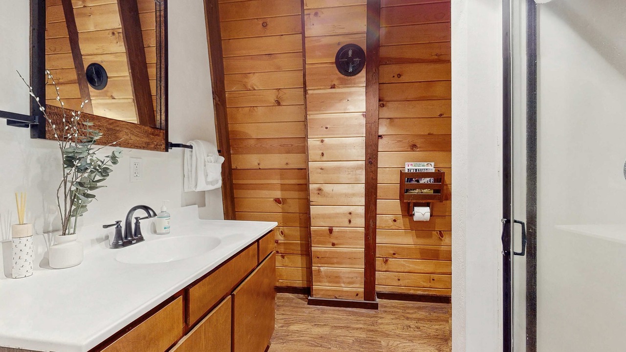 Photo of Bathroom in Bijou Park