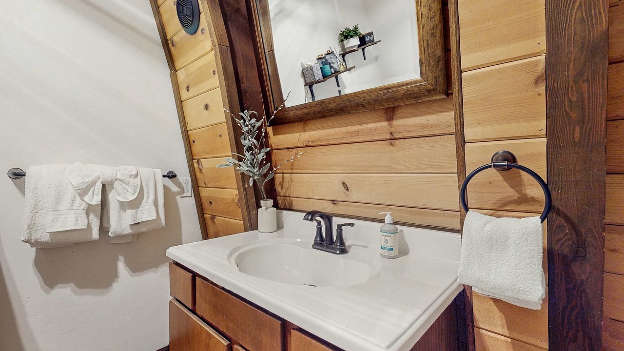 Photo of Bathroom in Bijou Park