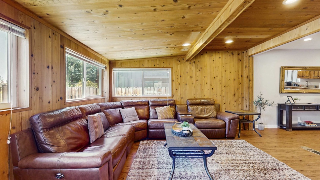 Photo of Livingroom in Stateline