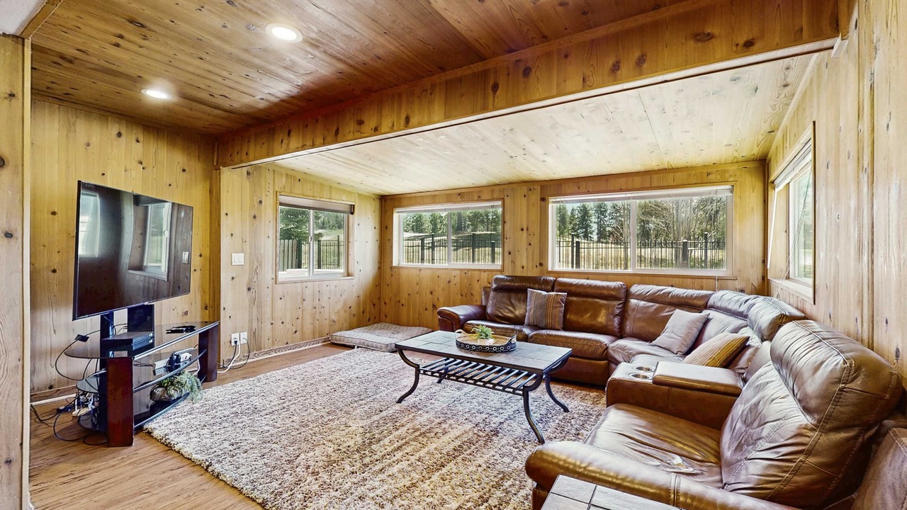 Photo of Livingroom in Stateline