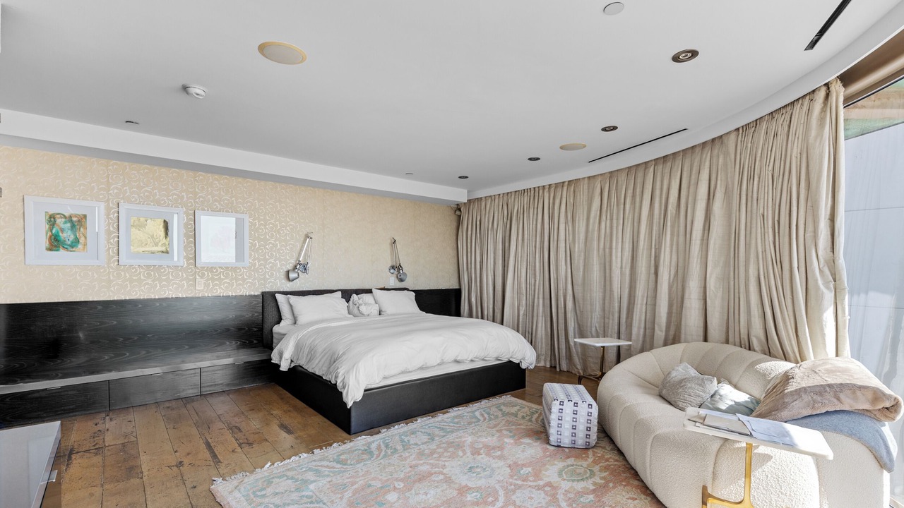 Photo of Bedroom in Downtown