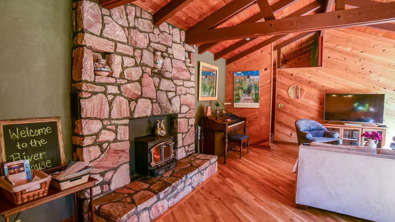 Photo of Livingroom in Ukiah