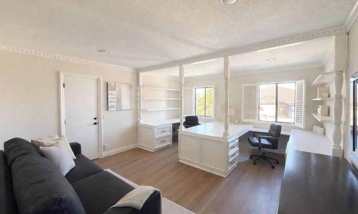 Photo of Livingroom in Encino