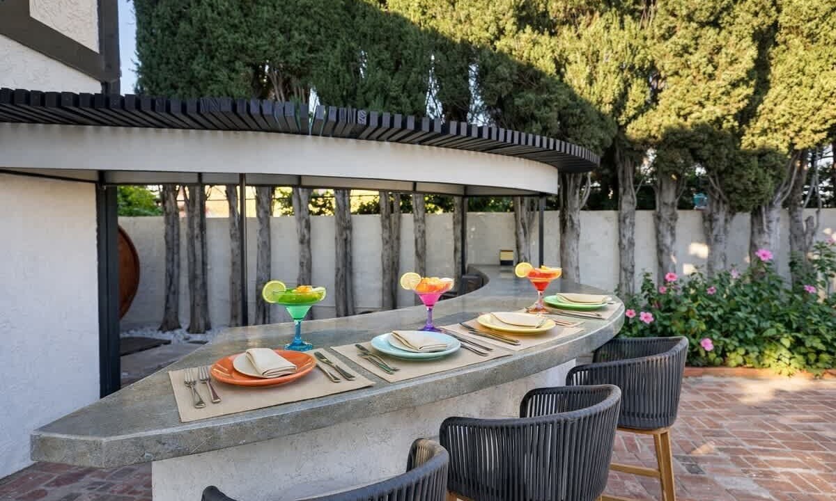 Photo of Outdoor in Encino