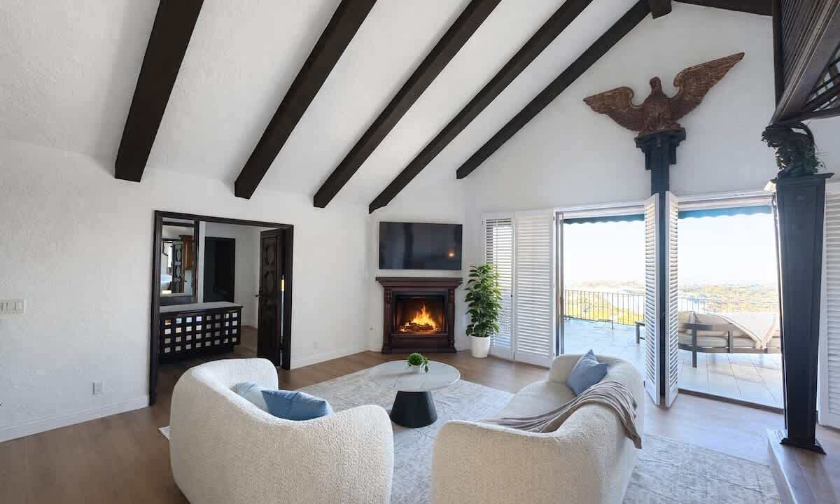 Photo of Livingroom in Encino