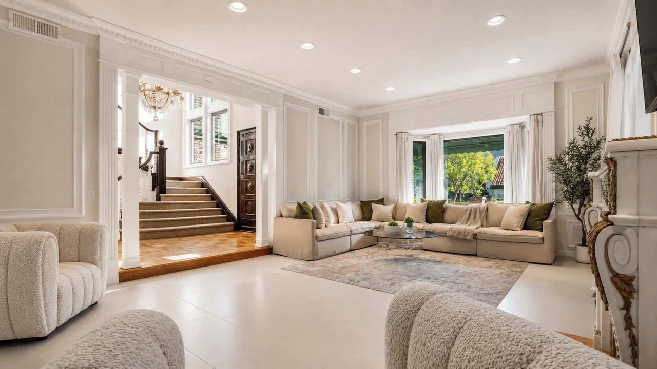 Photo of Livingroom in Encino