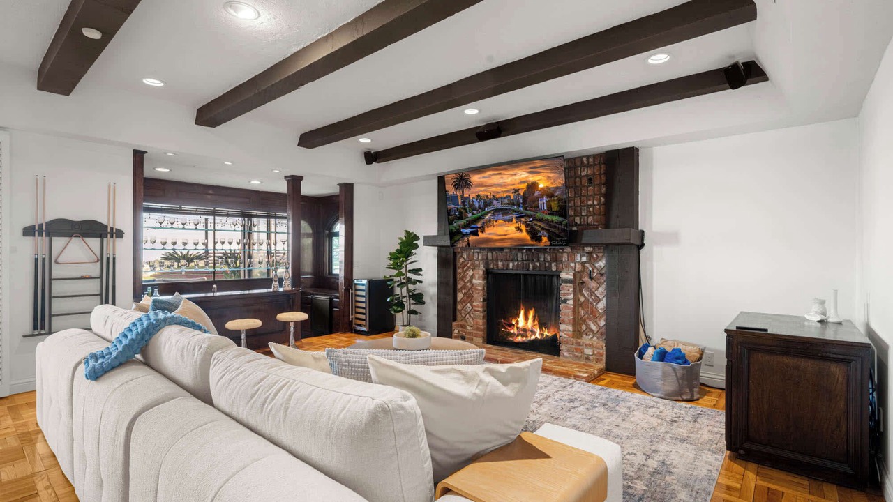 Photo of Livingroom in Encino