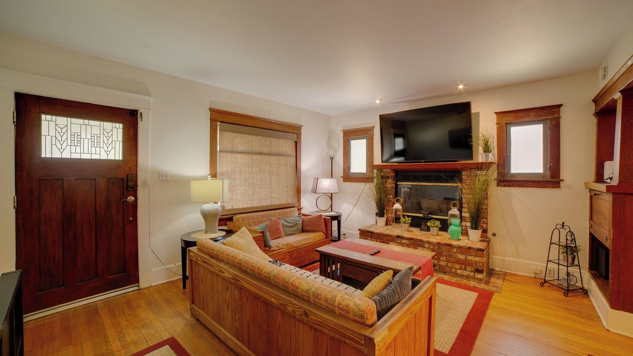 Photo of Livingroom in Downtown Riverside