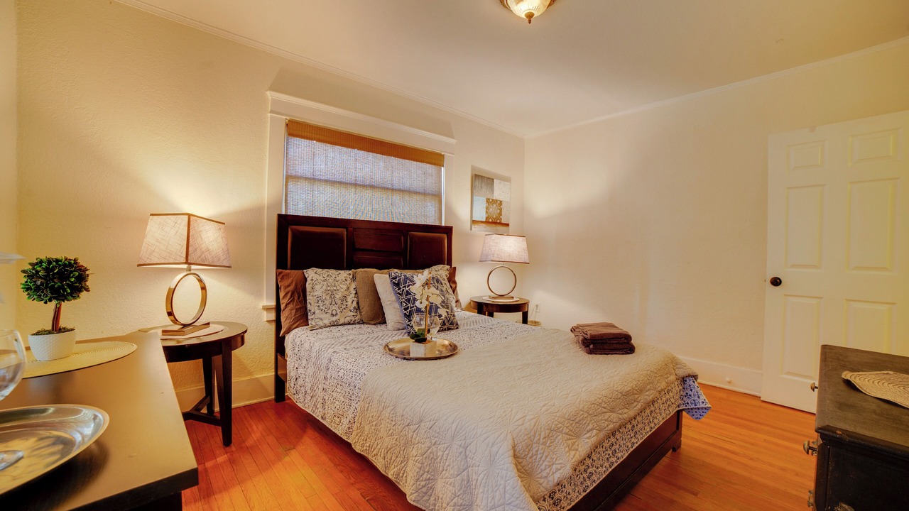 Photo of Bedroom in Downtown Riverside