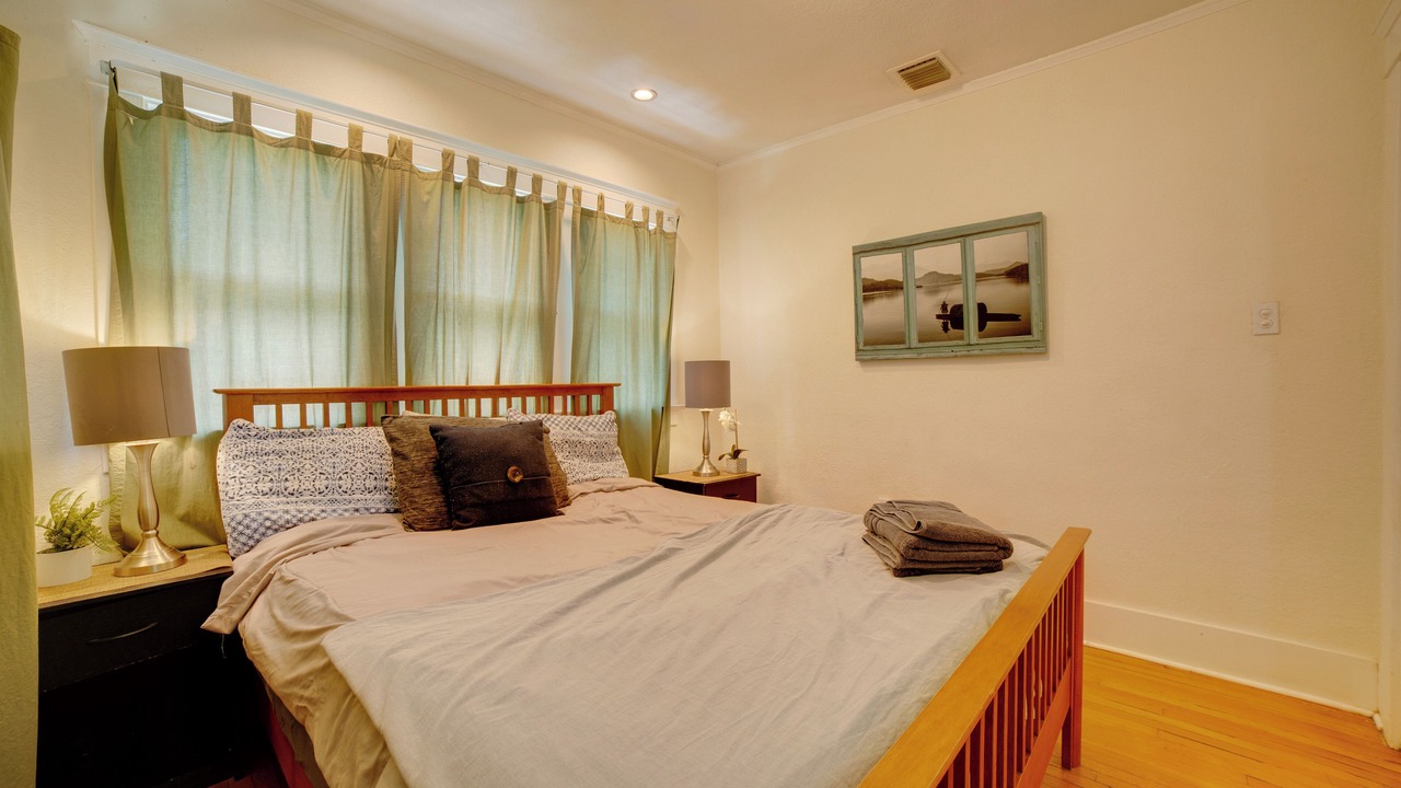 Photo of Bedroom in Downtown Riverside